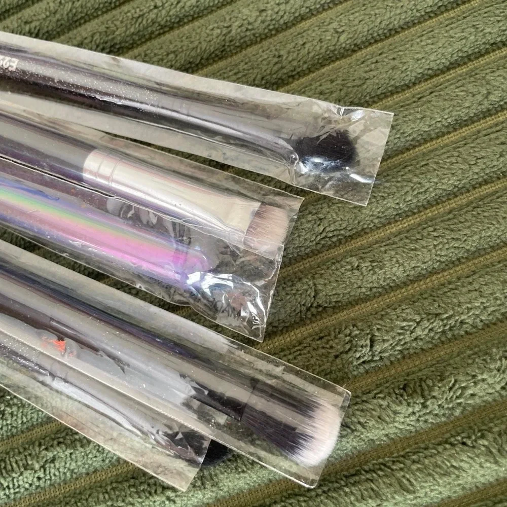 Bundle of 5 make up brushes